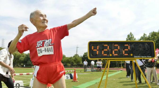  Saat merayakan rekornya, Hidekichi Miyazaki meniru selebrasi ala Usain Bolt