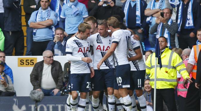 Para pemain Tottenham Hotspur rayakan gol ke gawan Manchester City (Reuters)