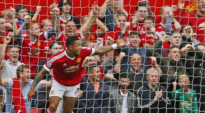 Musim ini, Memphis Depay lebih banyak bermain sebagai pemain cadangan Manchester United. (Reuters/Jason Cairnduff)