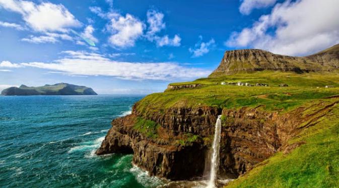 Desa Gasadalur, Pulau Faroe. | via: plus.google.com
