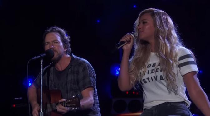 Eddie Vedder dan Beyonce di Global Citizen Festival 2015 (MSNBC)