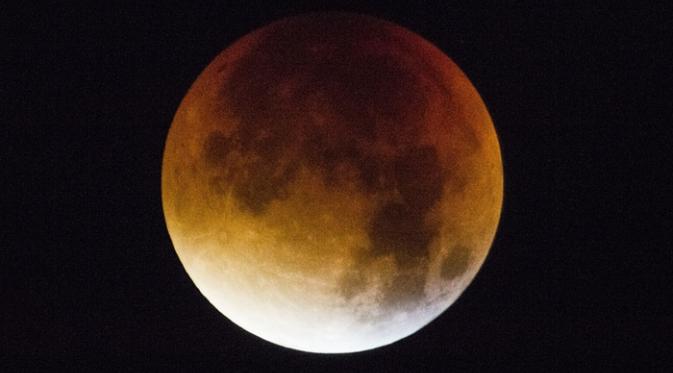 Ketahui 5 Fakta Blood Moon yang Terjadi Pada September 2015. | via: Dan Wooler/REX Shutterstock