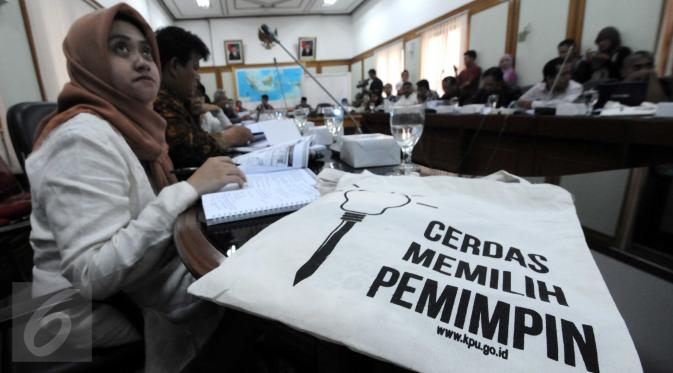 Peserta FGD yang dihadiri sekitar 14 lembaga pemantau pemilu yang digelar KPU untuk membahas proses pemungutan dan penghitungan suara pada penyelenggaraan Pilkada serentak mendatang di gedung KPU, Jakarta, Selasa (29/9). (Liputan6.com/Helmi Afandi)