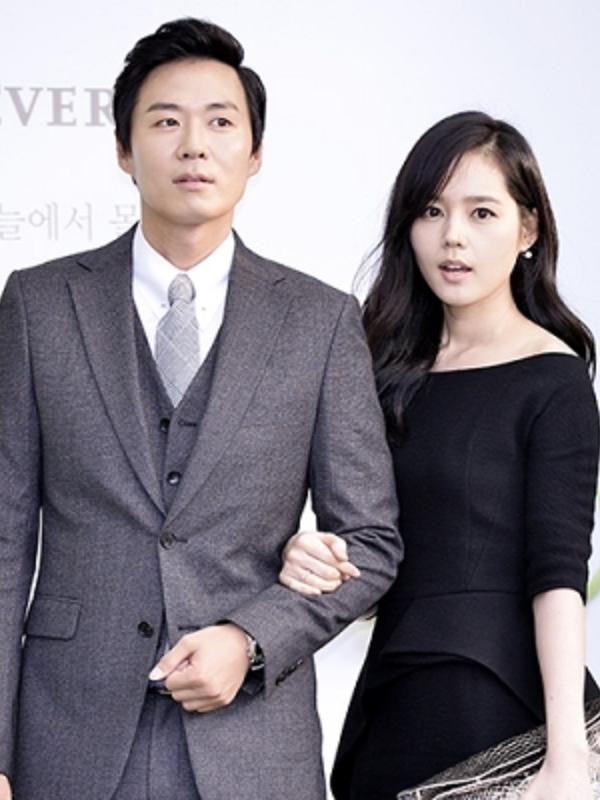 Han Ga In dan Yun Jun Hoon. Foto: via omonatheydidnt.livejournal.com