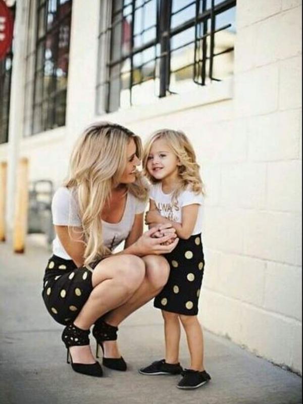 Tengok Betapa Manisnya Ketika Ibu & Anak Pakai Baju Kembar | via: Facebook Stylish Eve