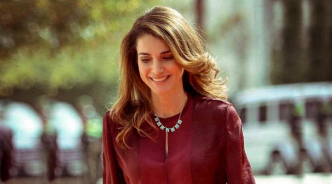 Ratu Rania dari Yordania, miliki tubuh langsing di usia tak lagi muda. (Foto: royalista.com)