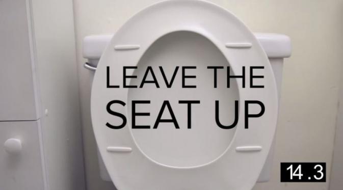 Lupa menurunkan tutup toilet | via: youtube.com