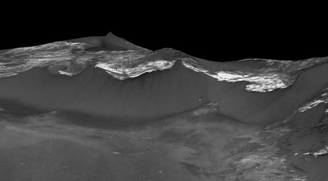 Melihat Lebih Dekat Potret Air yang NASA Temukan di Mars. | via: Mars Reconnaissance orbiter/University of Arizona/JPL/NASA