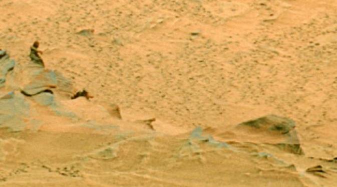 Perempuan atau batu seperti perempuan di Mars? | via: NASA