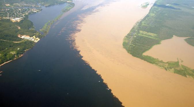 Rio Negro dan Rio Solimoes. | via: forum.flightgear.org