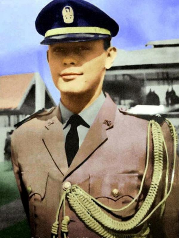 Kapten Anumerta Pierre Tendean, Pahlawan Revolusi Paling Menawan | Via: kaskus.co.id