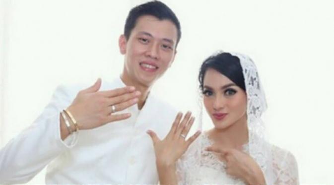 Ririn Ekawati menikah dengan kekasihnya, Fery Wijaya. (foto: instagram.com/pipiembul)