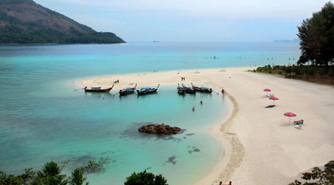 Koh Lipe, Thailand. | via: blueventure.net