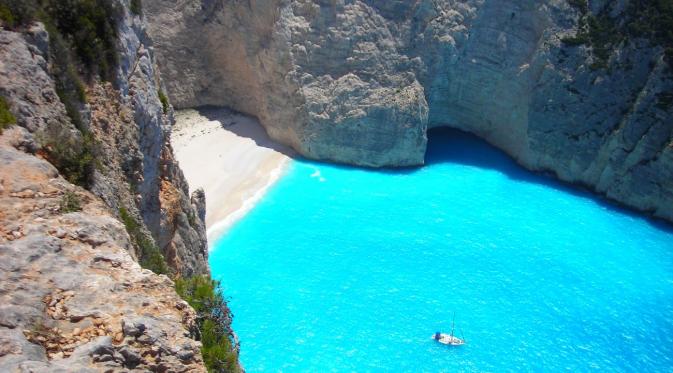 Zakynthos, Yunani. | via: touristmaker.com