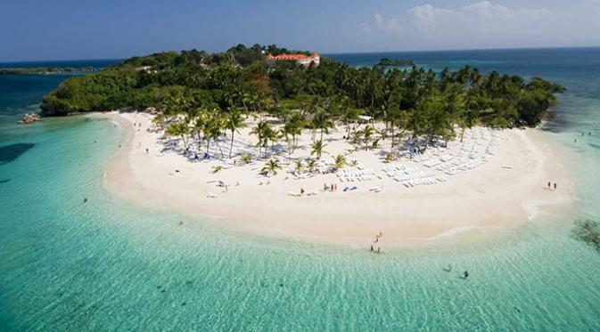 Cayo Levantado, Samana, Republik Dominika. | via: colonialtours.com.do