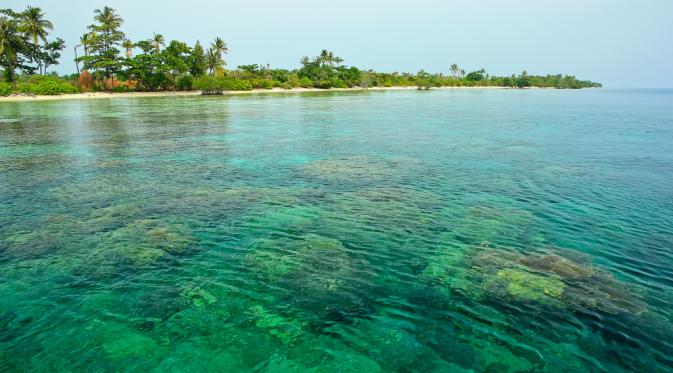 Pulau Tunda, Indonesia. | via: flickr.com