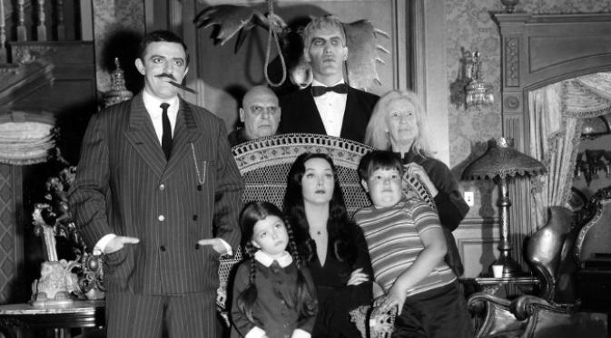 Addams family, keluarga 'nyeleneh' namun harmonis. (foto: Huffington Post)