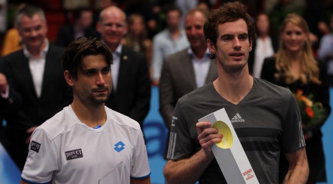 FTO FInalis David Ferrer (kiri) tak mampu mengalahkan Andy Murray pada babak final Erste Bank Open tahun lalu. Ia bertekad meraih gelar juara tahun ini. (Bola.com/Reza Khomaini)
