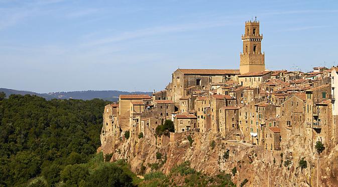 Pitigliano, Grosseto, Itala. | via: trekearth.com