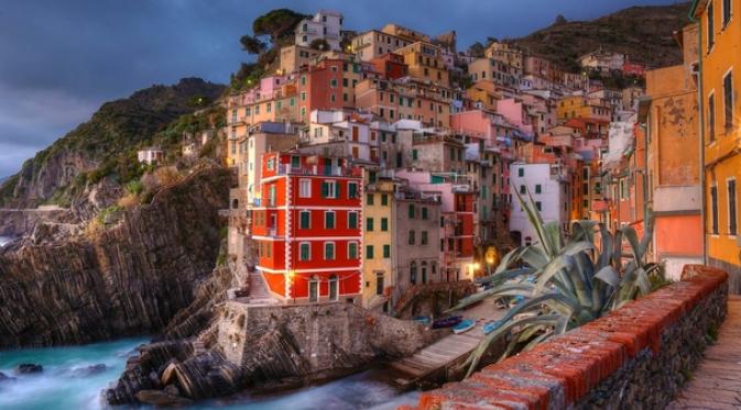 Riomaggiore, Itala. | via: photorator.com