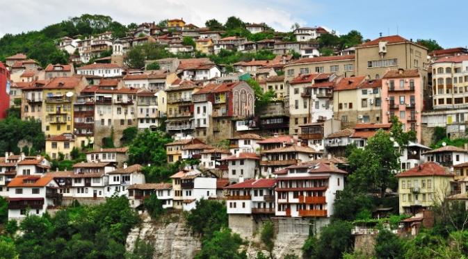 Veliko Tarnovo, Bulgaria. | via: lazypenguins.com