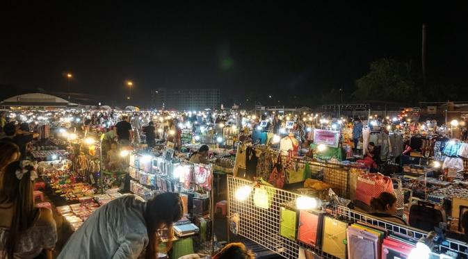 Liab Duan Night Market. | via: sg.asia-city.com