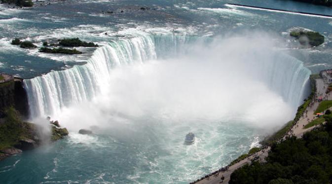 Air Terjun Niagara, Amerika Serikat. | via: niagarafallslive