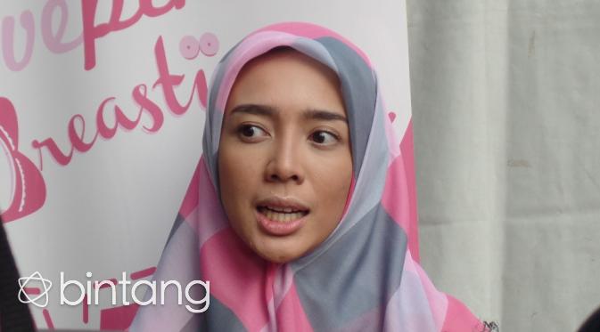 Ketika diminta komentar tentang penampilan barunya itu, Dhea Ananda tak mau banyak bicara. (Ruswanto/Bintang.com)