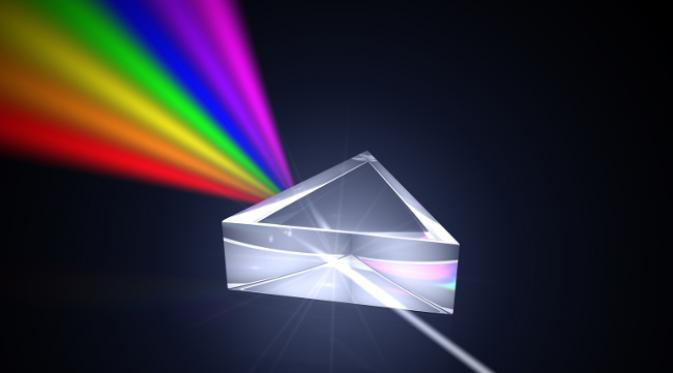 Prisma membiaskan sinar putih dalam spektrum warna-warna. (foto: theinquirer.net)