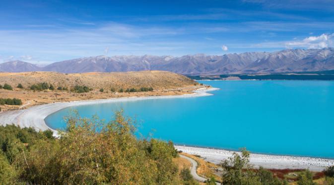 Danau Pukaki, Selandia Baru. | via: Getty Images