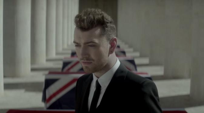 Sam Smith dalam video Writing's On The Wall. (NME)