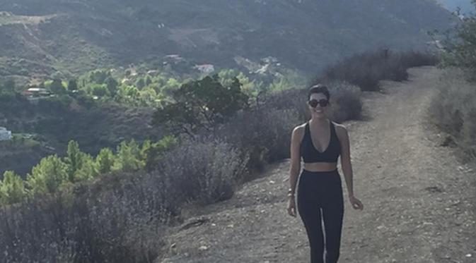 Kourtney Kardashian menikmati kesendiriannya di perbukitan Hollywood (Instagram)