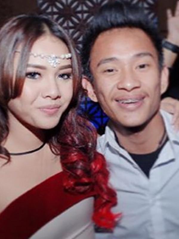 Aurel Hermansyah terlihat mesra dengan cowok bernama Radhan Nur Alam. (foto: instagram.com/aurelie.hermansyah)