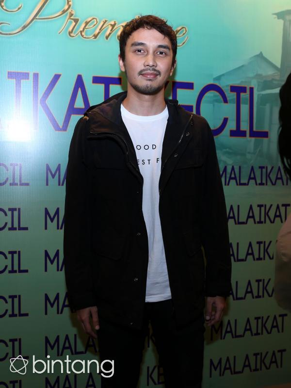 Dimas Aditya ditemui di acara premier film Malaikat Kecil, XXI Epicentrum, Kuningan, Jakarta Selatan, Selasa (6/10/2015) rupanya ia sedang menemani Tika Bravani. (Nurwahyunan/Bintang.com)