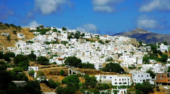 Apiranthos, Naxos, Yunani. | via: lazypenguins.com