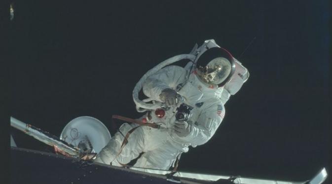 Astronot bersiap mendarat di Bulan. | via: NASA
