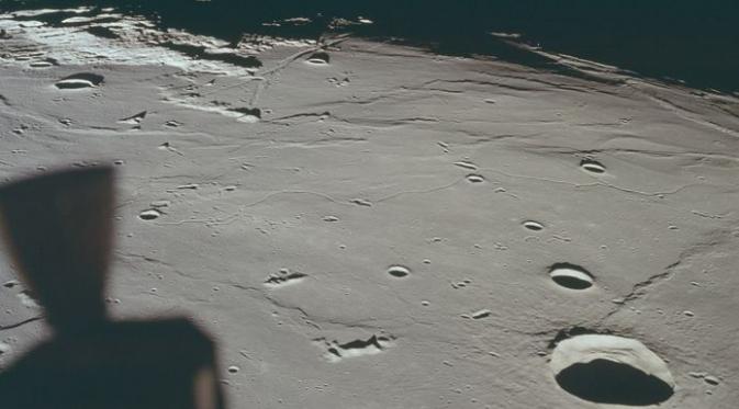 Permukaan Bulan. | via: NASA