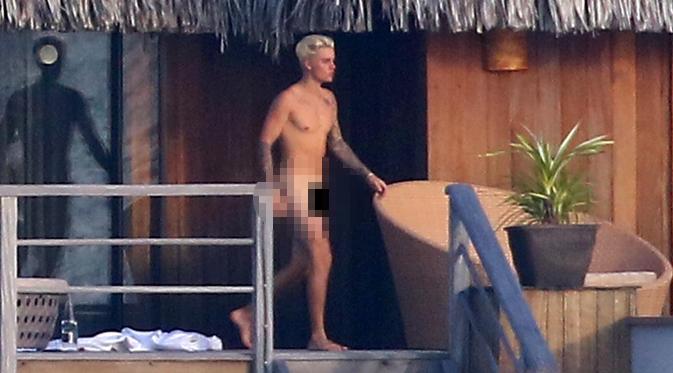 Justin Bieber bugil lagi di Bora Bora. (foto: nydailynews)