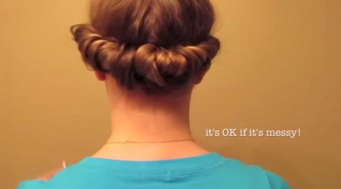 Bentuk 'curly' kece tanpa harus pakai catokan | Via: youtube.com