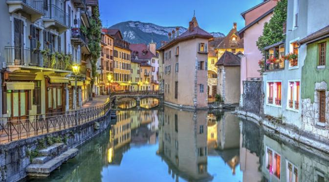 Annecy, Perancis. | via: orbitz.com