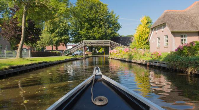 Giethoorn, Belanda. | via: orbitz.com