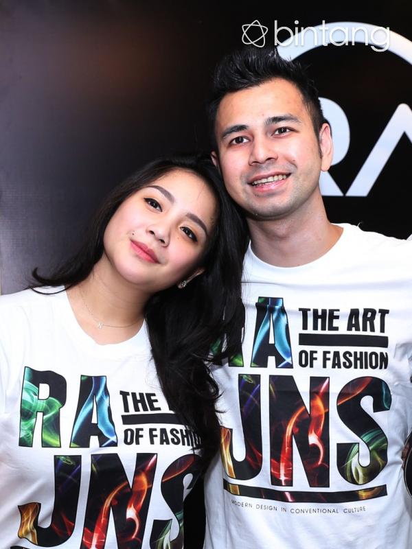 Suami dari artis Nagita Slavina ini sadar akan namanya yang cukup bisa mengundang keuntungan, maka Raffi Ahmad membuka bisnis fesyen RA Jeans. (Nurwahyunan/Bintang.com)