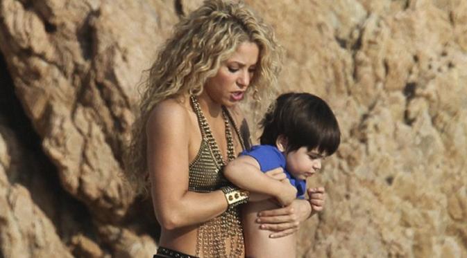 Shakira (Dailymail.com)