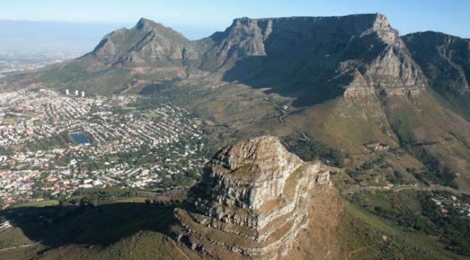 Gunung Table, Afrika Selatan. | via: Shutterstock