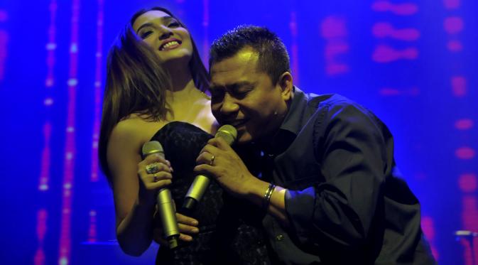Anang dan Ashanty saat tampil konser di Colosseum Club Jakarta, Kamis (8/10/2015). [Foto: Faisal R. Syam/Liputan6.com]