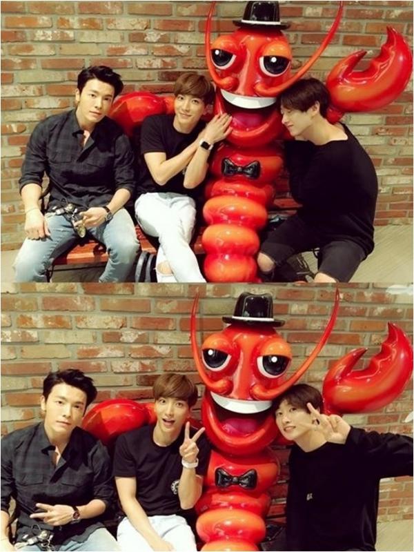 Leeteuk Super Junior bersama Donghae dan Eunhyuk (via Instagram/Leeteuk)