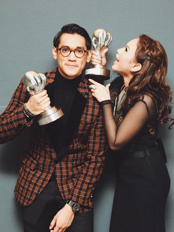 Afgan dan Rossa memenangkan penghargaan Anugerah Planet Muzik 2015 untuk single duet mereka, Kamu Yang KuTunggu. (foto: instagram.com/afgansyah.reza)