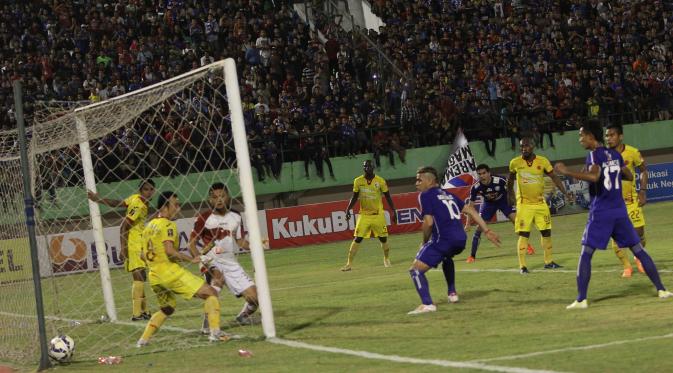 Sriwijaya lolos ke final Piala Presiden setelah menyingkirkan Arema Cronus. (Foto: Reza Kuncoro)