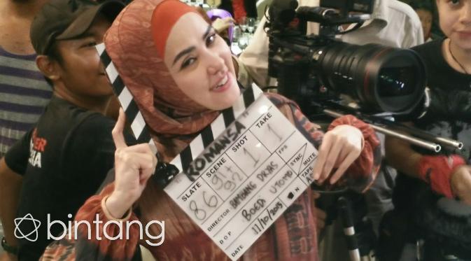 Angel Lelga di lokasi syuting film Romansa: Gending Cinta di Tanah Turki. (Ruswanto/Bintang.com)