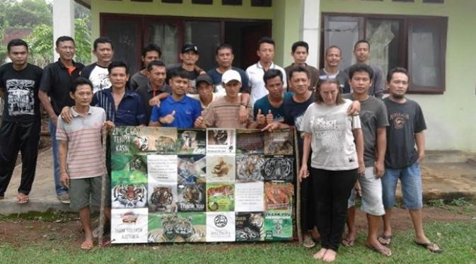 Delapan turis asal Inggris menjelajah Taman Nasional Kerinci Sebelat Provinsi Bengkulu, dalam rangka pengumpulan dana bagi penyelamatan kawasan dan habitat Harimau Sumatera. 